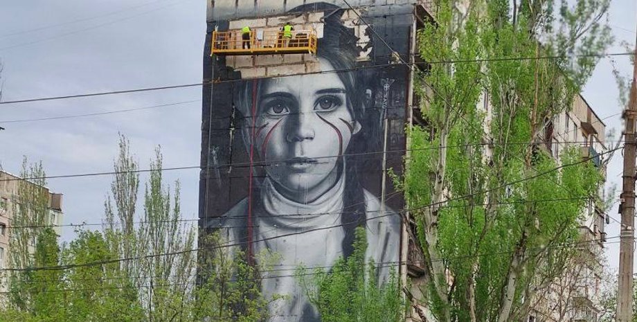 Мариуполь, Донецкая область, мурал, девочка, итальянский художник, пропаганда