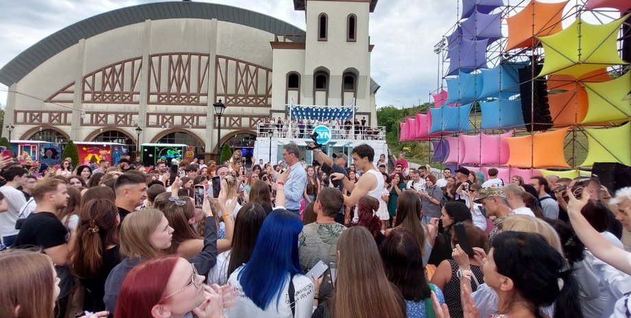 Легендарное шоу "Караоке на майдане" возвращается в эфир: где и когда пройдут съемки (видео)