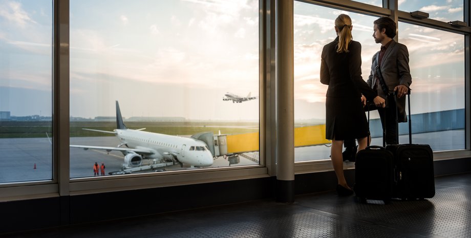 Туристи, аеропорт, затримка рейсу, скасування вильоту, додаткова перевірка в аеропорту, загадкові літери на квитку, SSSS, штамп на квитку