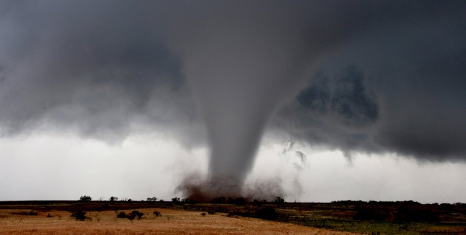 торнадо внутри торнадо