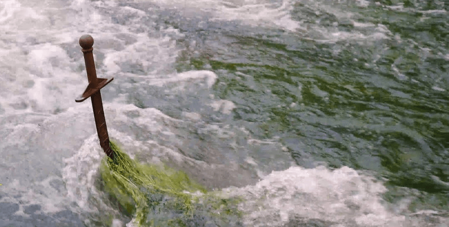 Поиски меча Экскалибур в Великобритании, меч, оружие, меч в камне, Экскалибур, меч короля Арутра, легенда, миф, выбросили в озеро