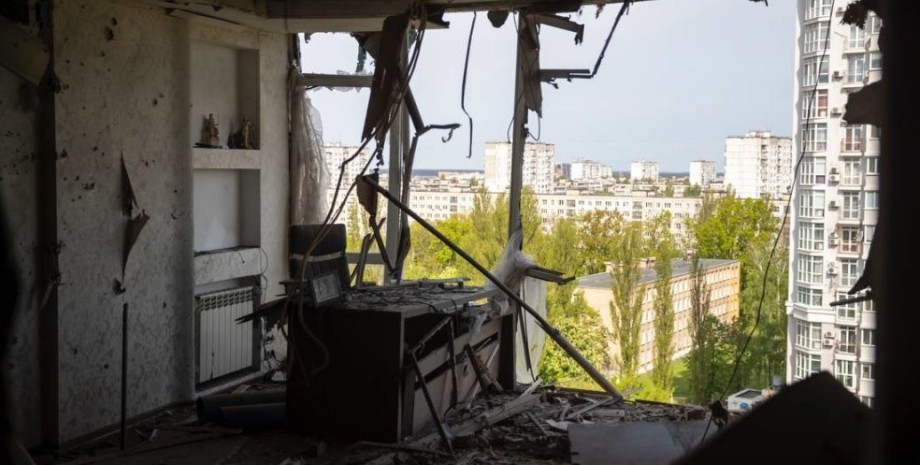 Киев, разрушенная квартира, атака дронов, 8 мая