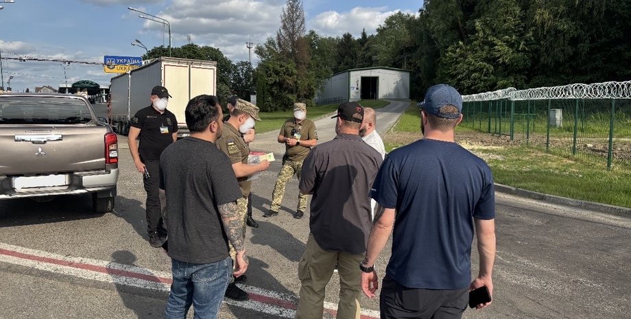 США депортировали первых украинских беженцев