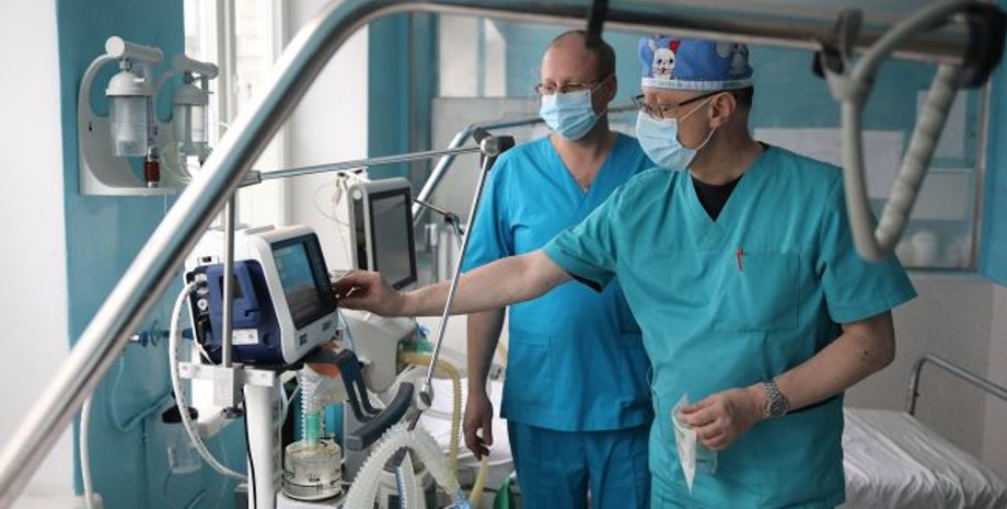 Врачи проводят диагностику здоровья