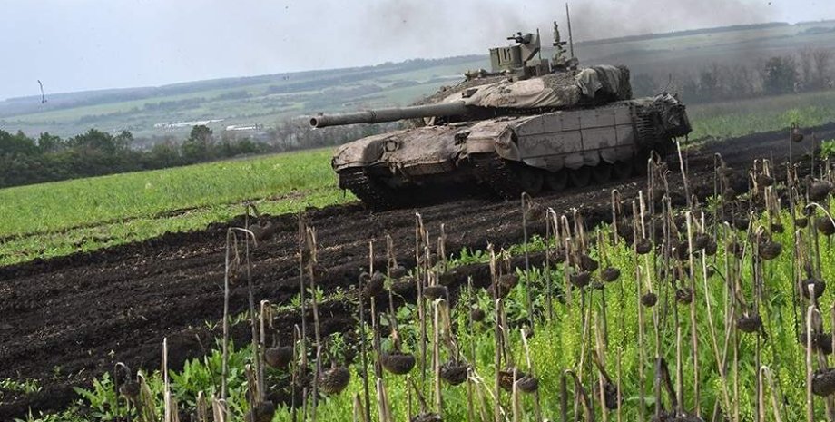 Zwei Drohnen-Kamikadze konnten den gepanzerten Traktor zerstören, der versuchte,...