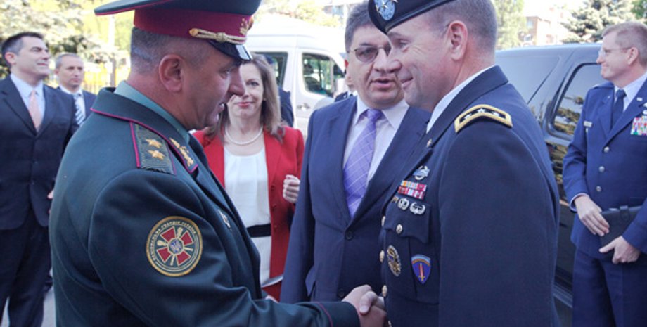 Фредерик Бен Ходжес, Николай Балан / Фото: пресс-служба МВД