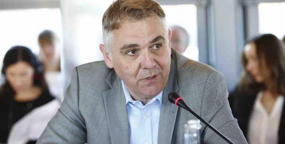 Йеннес де Мол , посол Нидерландов