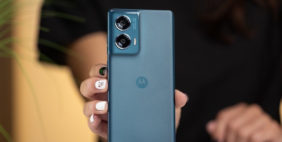 Бюджетний телефон Motorola Edge 50