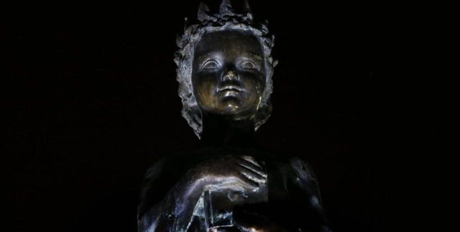 Памятник Анне Ярославне / Фото: УНИАН