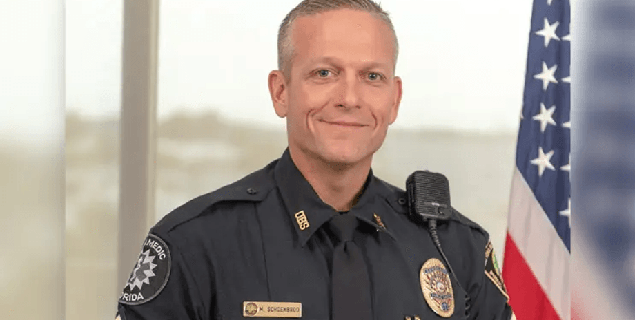 Посадили сына в тюрьму, родители-полицейские, сотрудник полиции, отец, наказал ребенка, семья, дети,