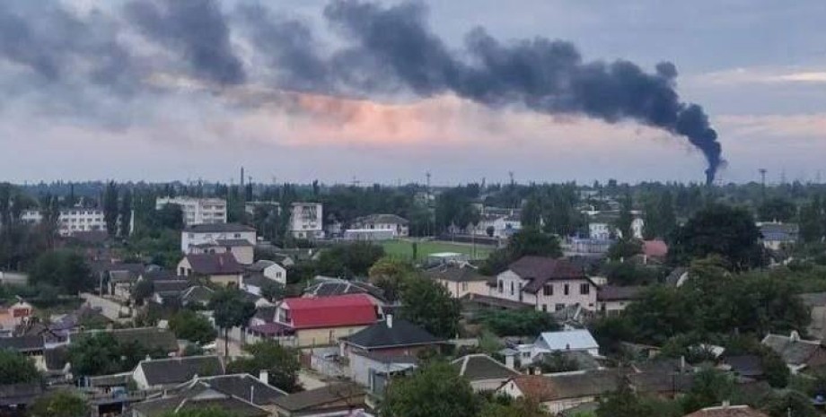 Вибухи в Криму, підірвано великий склад боєприпасів