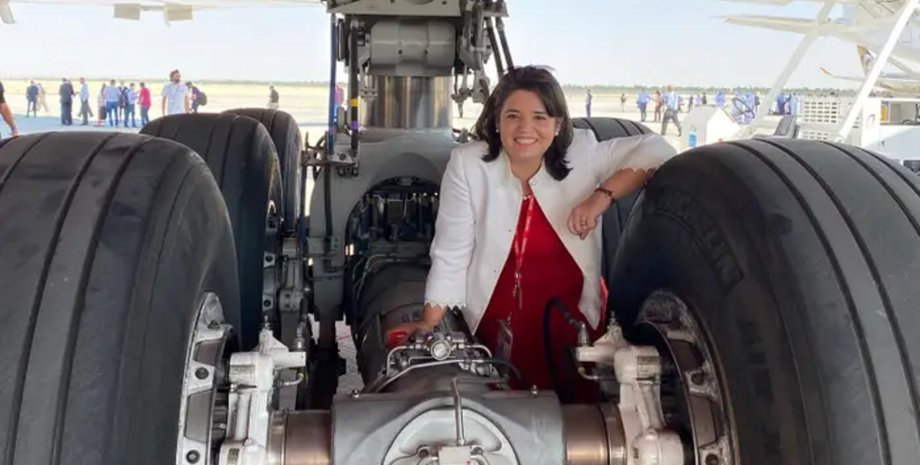 Штраф за троянду в аеропорту, блогер, порушення закону, штраф, рослина в аеропорту, біобезпека, квітка, мандрівниця