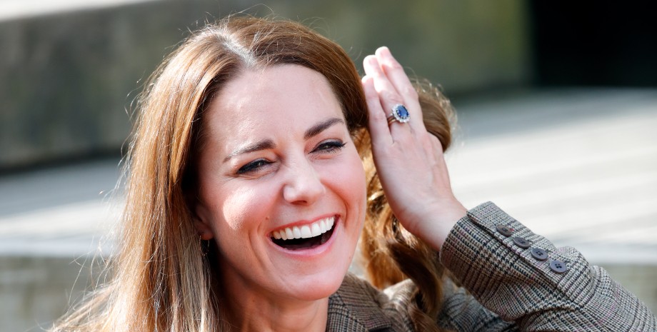 Кейт Міддлтон з обручкою Кейт Міддлтон з обручкою, обручка принцеси діани, принц вільям дружина, королівська сімʼя британії, принцеса уельська