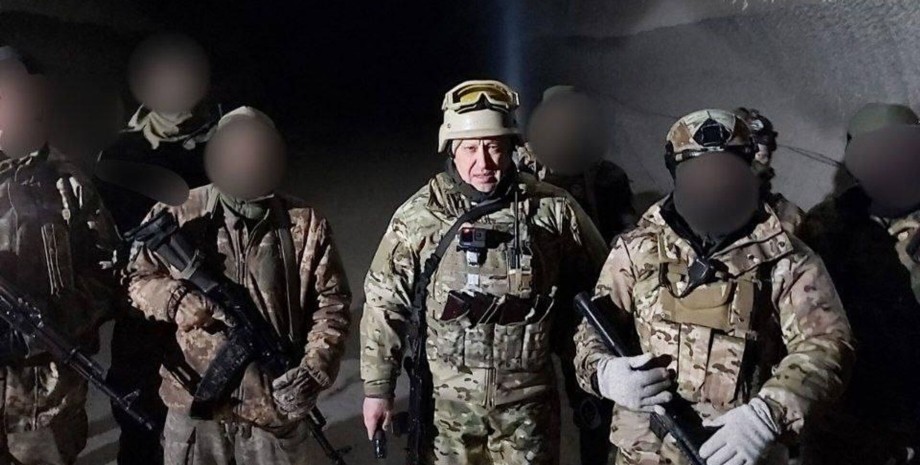 Евгений Пригожин с бойцами ЧВК "Вагнер" Российские наемники из ЧВК "Вагнер"