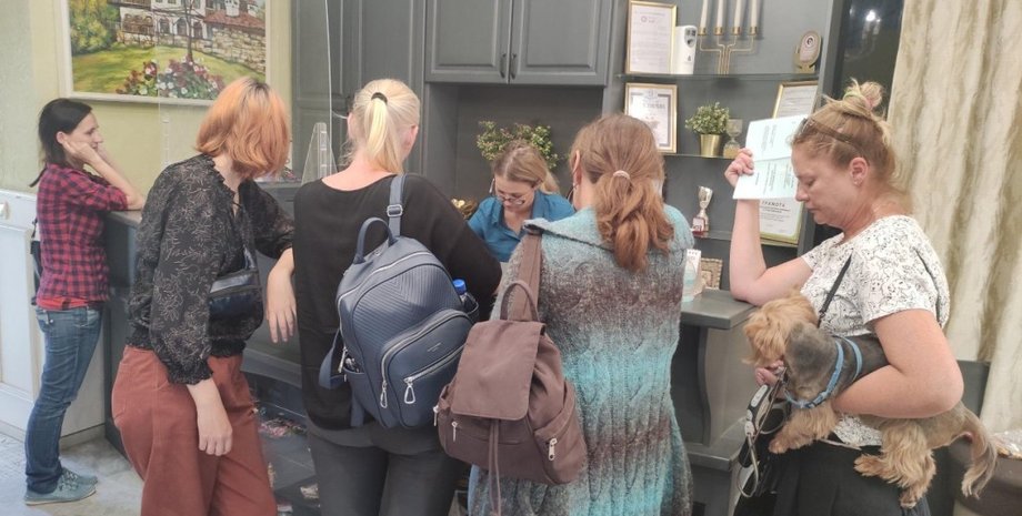 Граждане Украины, доставленные из гостиницы в Варне в Велико Тырново