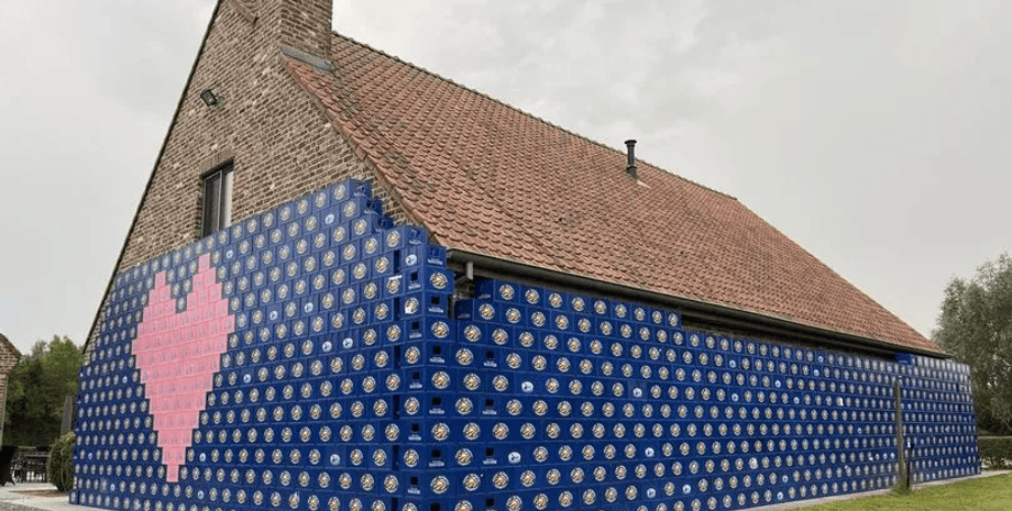 Подарунок для молодят, пивні ящики, 2000 пивних ящиків, незвичайний подарунок на весілля, будинок, житло, стара традиція,