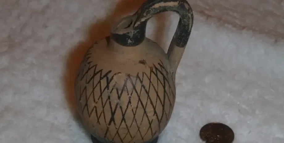 древности, Италия, разграбленные древние артефакты, вазы, статуэтки, 6 век до н.э., 3 век до н.э., Неаполь, археология, культурное наследие