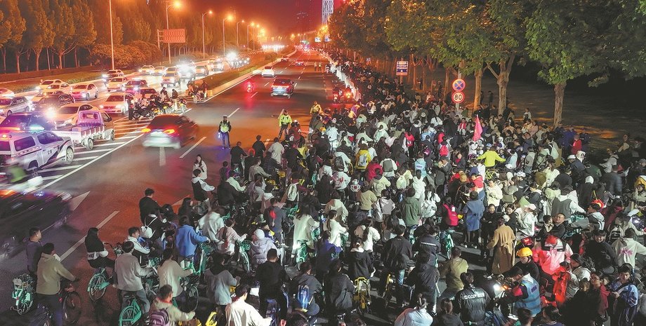 китай, велосипедисти, велосипед, флешмоб, пельмені