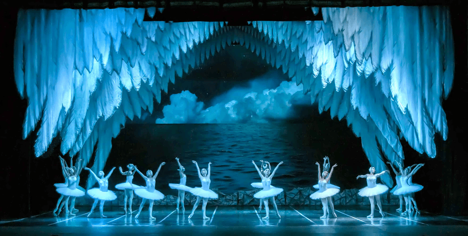 На радіостанції Судного дня заграло Лебедино озеро