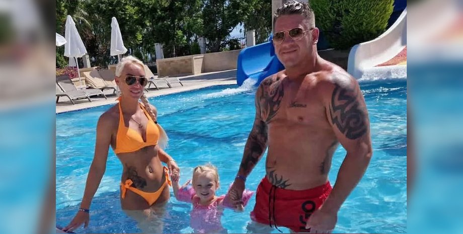 Чоловік не полетів з сім'єю на курорт: його паспорт порвали працівники в аеропорту