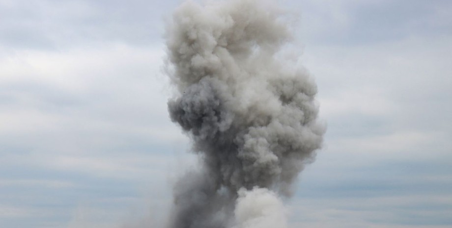 Вибух вибух, дим, пожежа