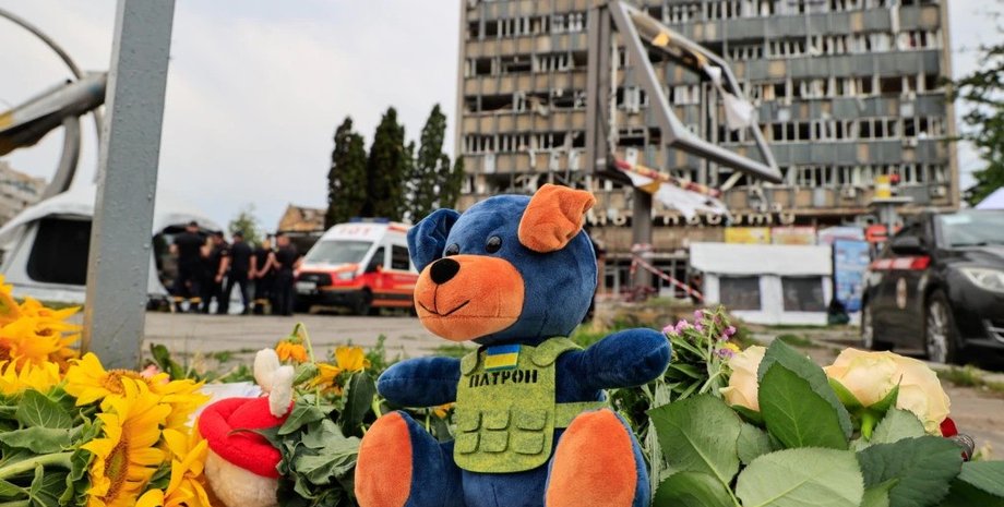 Игрушки в месте ракетного удара по Виннице