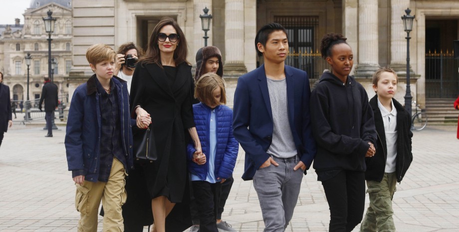 Анджеліна Джолі з дітьми, сини анджеліни джолі, зйомки фільму марія, меддокс пакс, марія каллас фільм