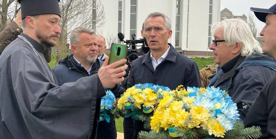 єнс столтенберг, буча, генеральний секретар нато, візит генсека нато в бучу, столтенберг у бучі, анатолій федорук, візит у бучу