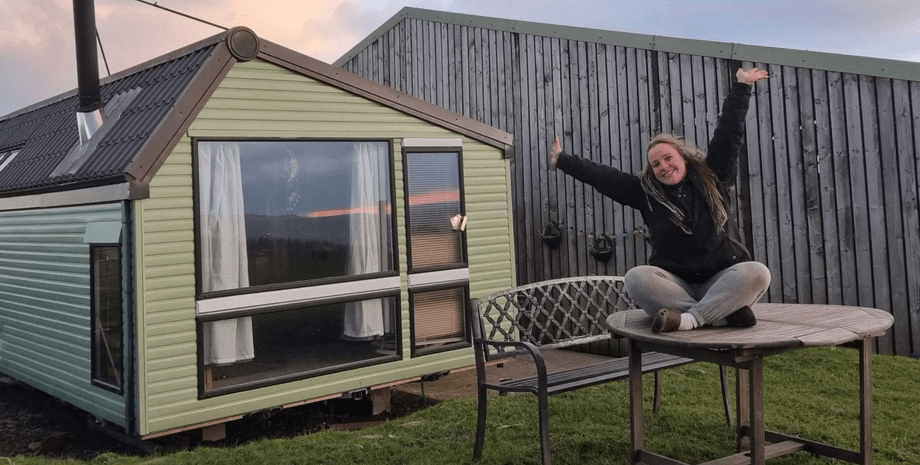 Крихітний автономний будинок без електрики та водопроводу у Великій Британії