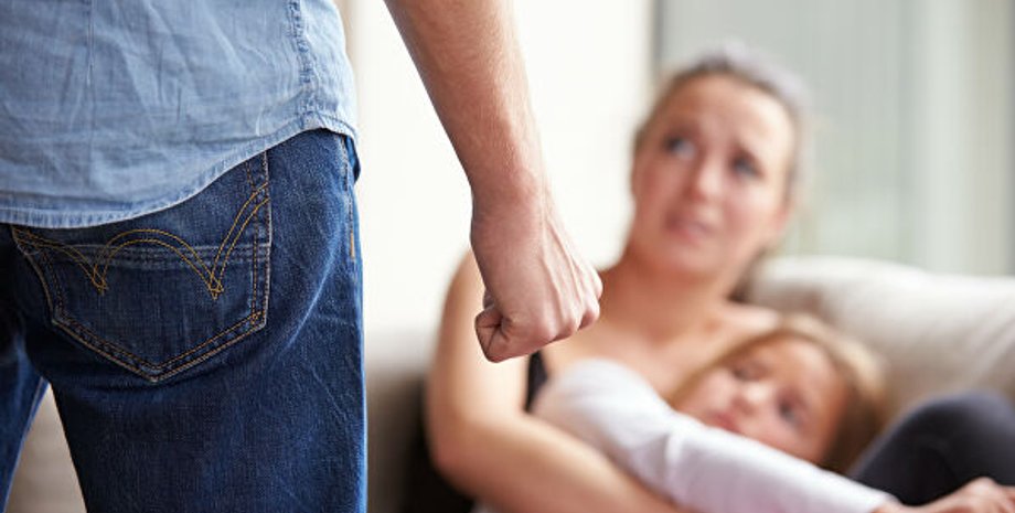 Насилие в семье, домашнее насилие, избиения дома, побои, избиения