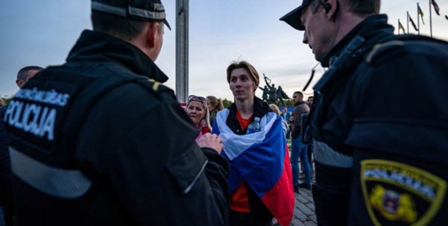 Латвія, прапор РФ