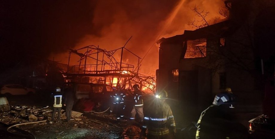 Последствия ночного обстрела Харьковской области Харьков, Харьковская область, обстрел, пожар, война в Украине, фото