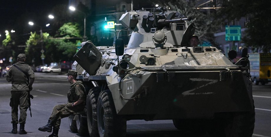 Військова техніка на вулиці Ростова
