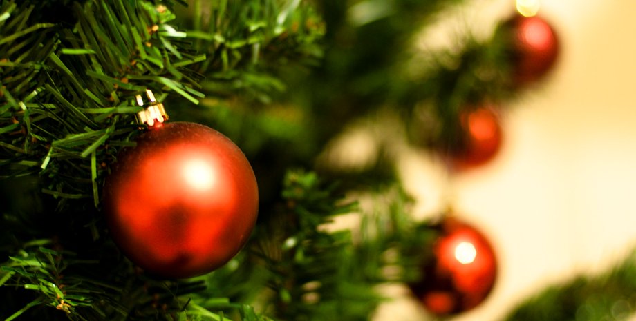 різдвяна ялинка, новорічна ялинка, ялинкові прикраси, різдвяне дерево