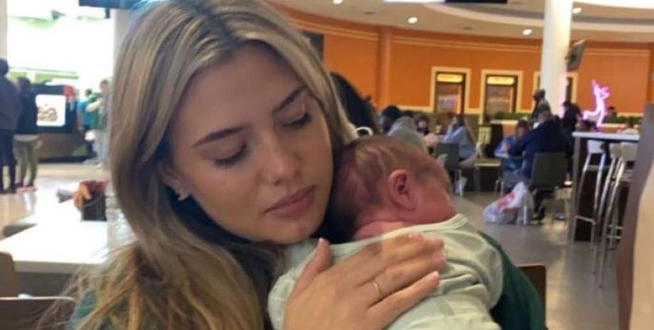 Мать с ребенком, младенец, студентка, беременность, родила младенца, схватки, роды