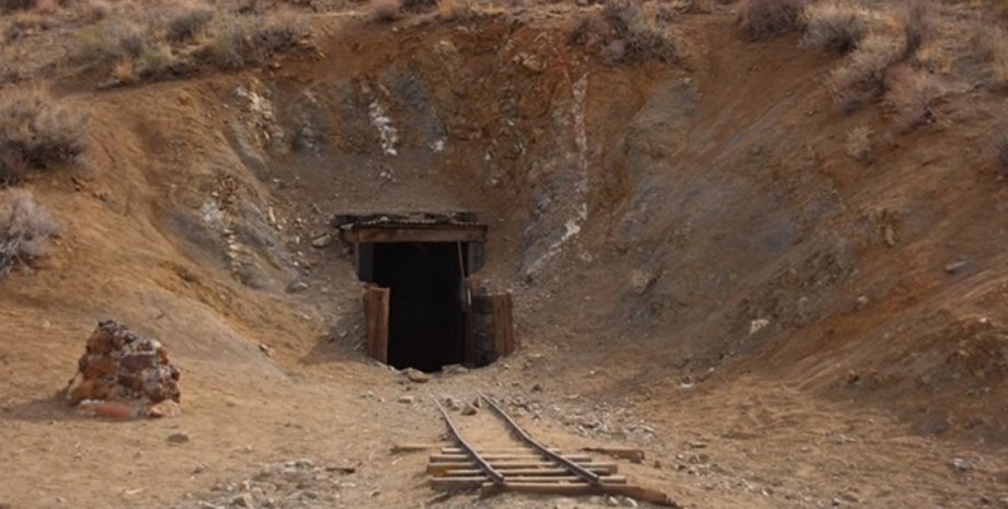 Тунель в пустелі, тунель, пустеля, копали прохід, тунель Шмідта, людина-крот,