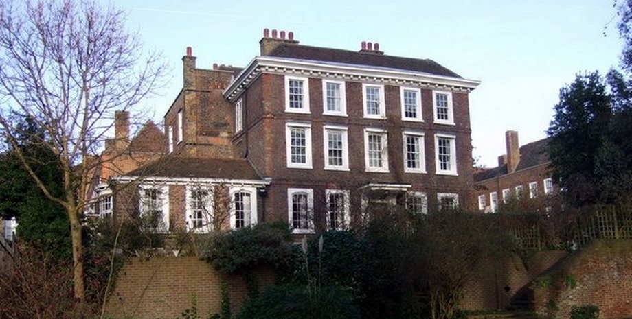 Прихований особняк, особняк, будівля, музей, галерея, захований у всіх на виду, занедбаний особняк, історія,