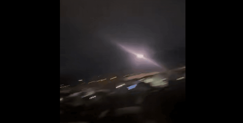 Летящий беспилотник , бпла, дроны