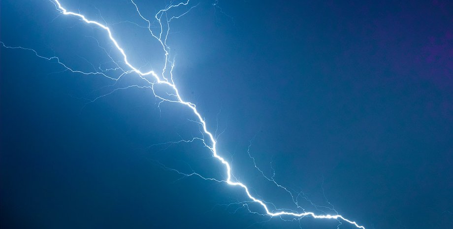 блискавка, влучання блискавки, Глеваха пожежа, у Глевасі згорів дім