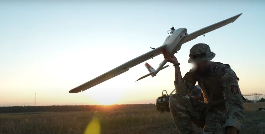 Британія та США планують надати Україні тисячі ШІ-дронів