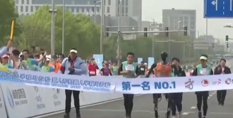 Робот-переможець виграв з результатом в 2 год 40 хв 42 сек робот виграв напівмарафон