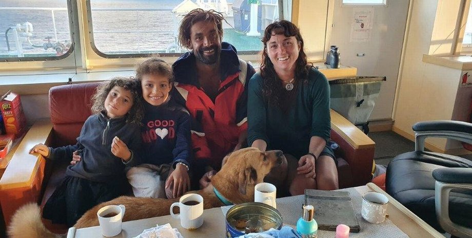 британці, які вижили в аварії корабля, корабельна аварія, корабельна аварія фото,