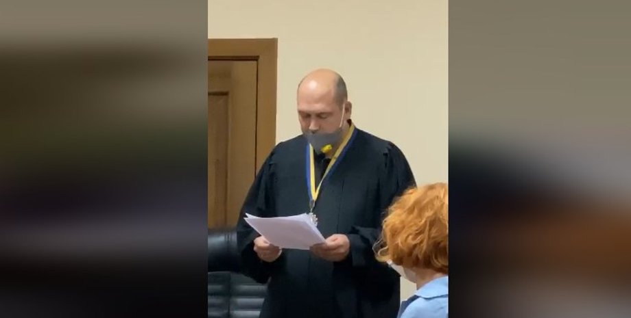 Фото: Сергей Вовк зачитывает принятое решение по "ПриватБанк"/скриншот из видео