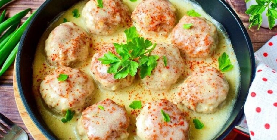 фрикадельки с грибами и курицей