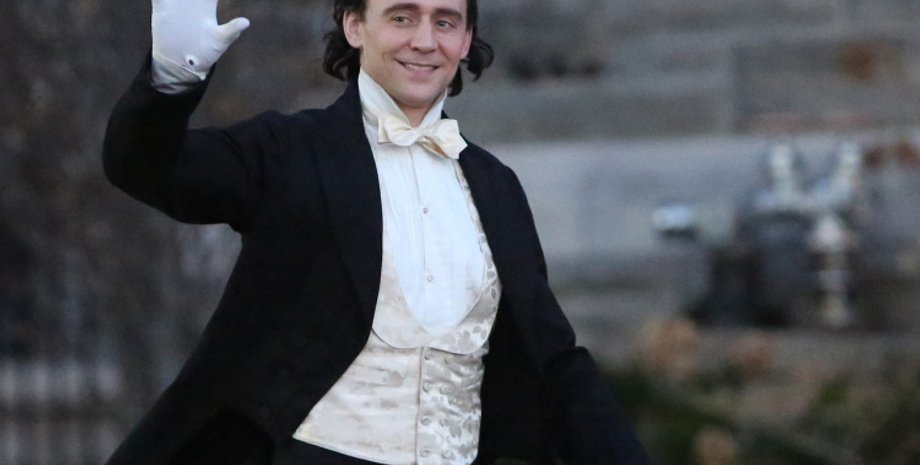 Том Хиддлстон на съемках фильма "Багровый пик" / Фото: britishboys.ru