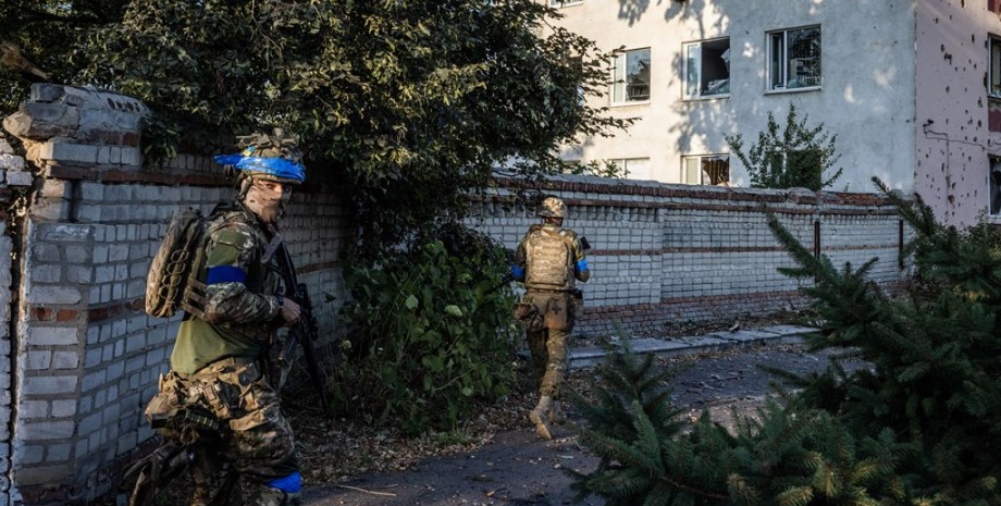 Russian soldiers complain that they have to storm their fortifications undergrou...