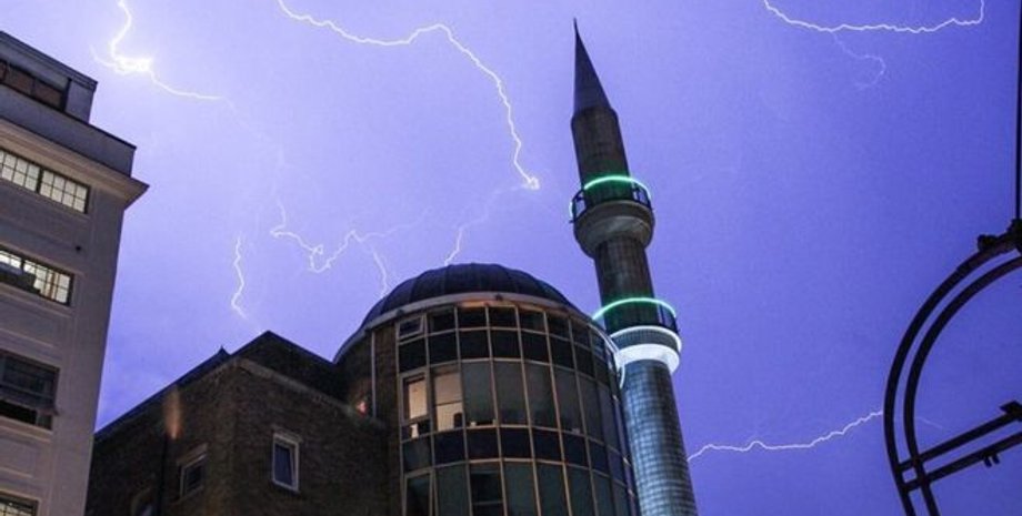 Фото: ANDREW LANXON HOYLE/@BATTERYHQ