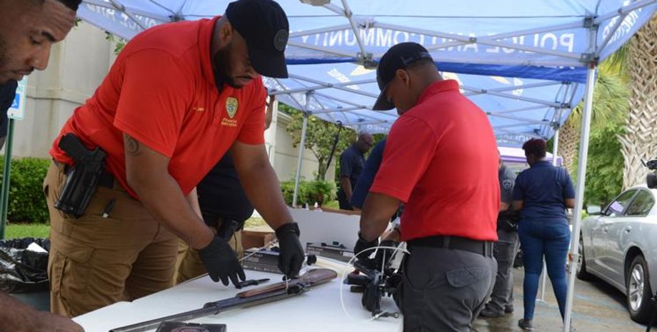 США оружие Украина изъятие вооружение военная помощь Майами полиция