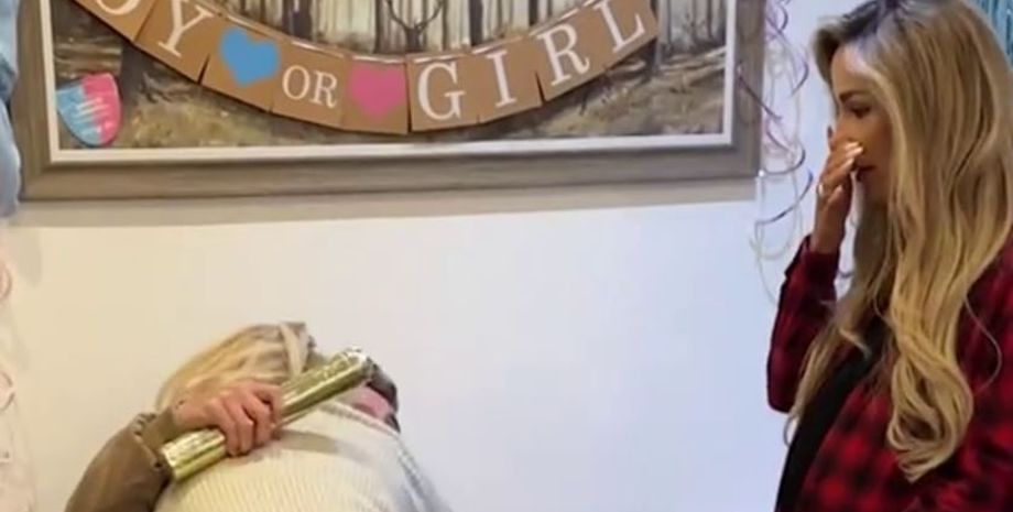 Свекровь поссорилась с невесткой на празднике по раскрытию пола ребенка, курьезы