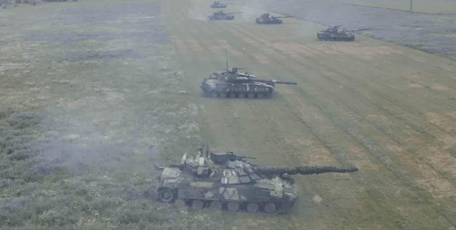 танкісти на навчаннях в криму